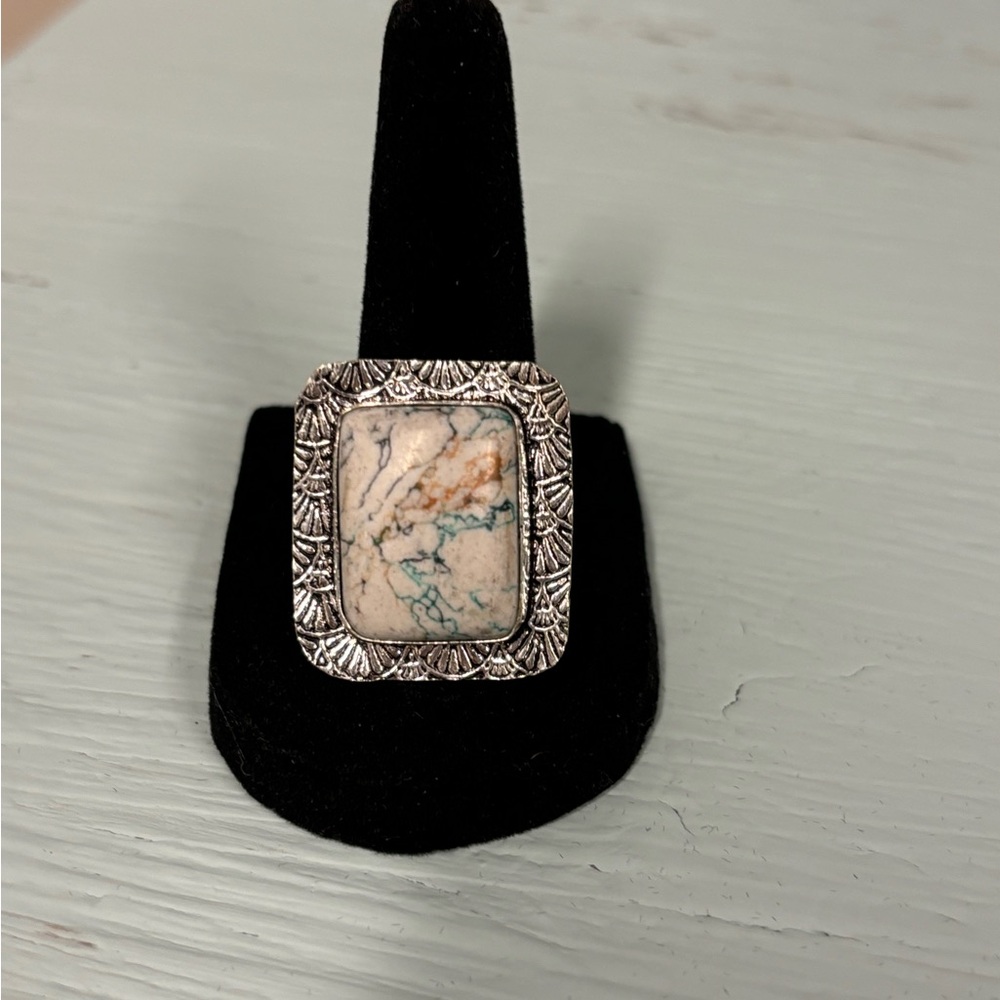 Beautiful Ring 💍- size 9